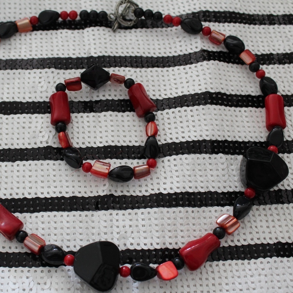 Red and Black Necklace Set